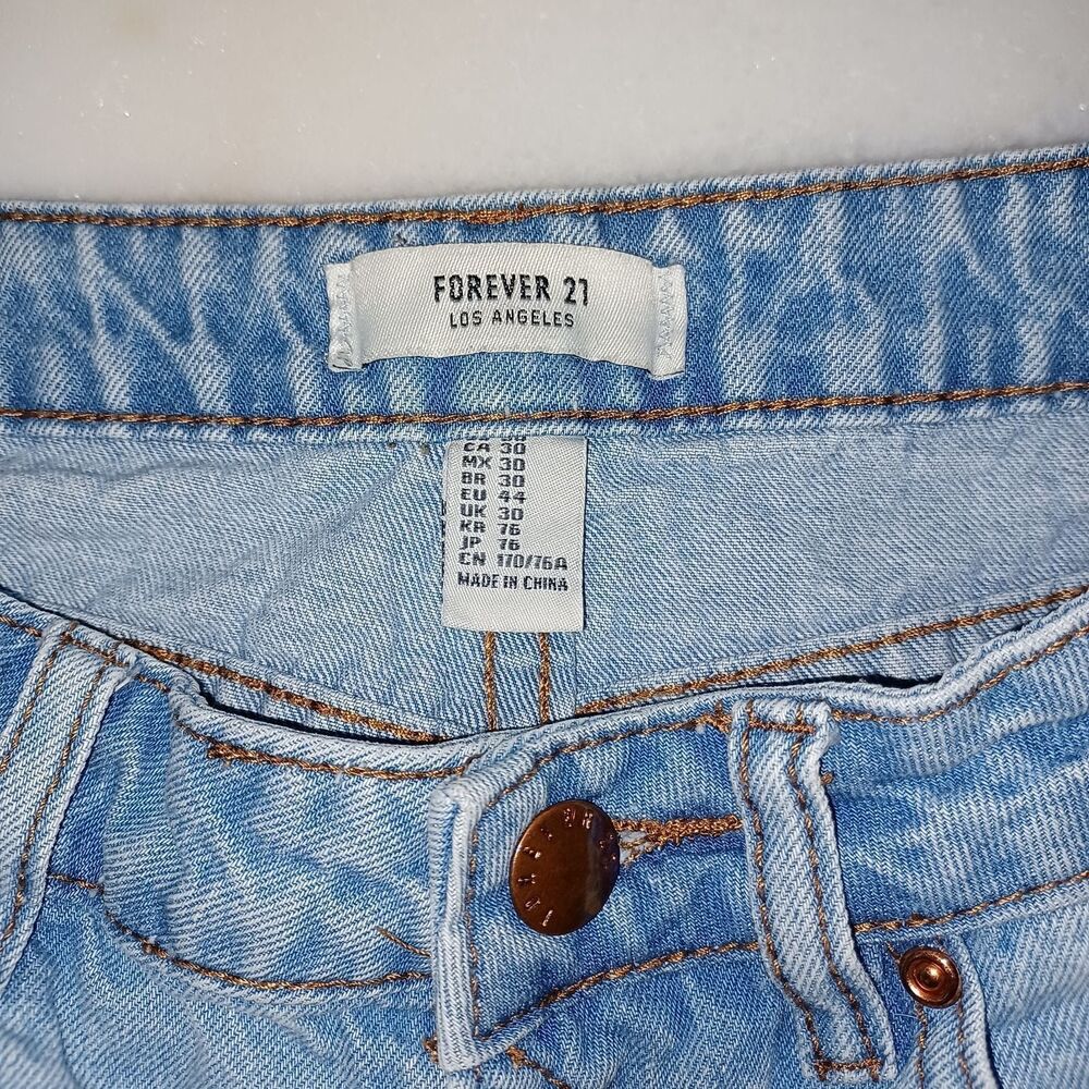 Forever 21 [30] Mom Jean Shorts (1064) - Picture 2 of 6